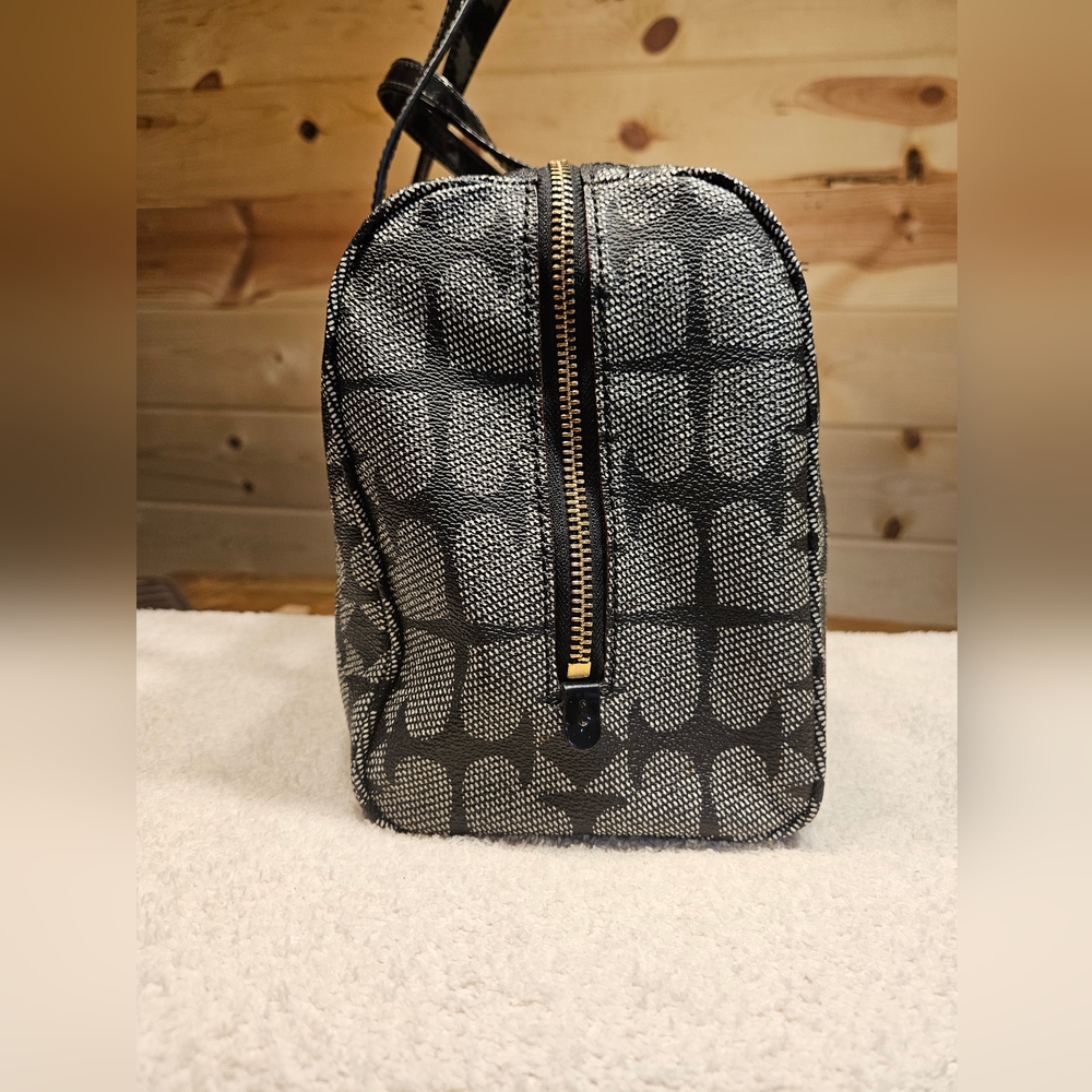 Kate Spade Elegant Black and Gray Tote - Picture 8 of 8